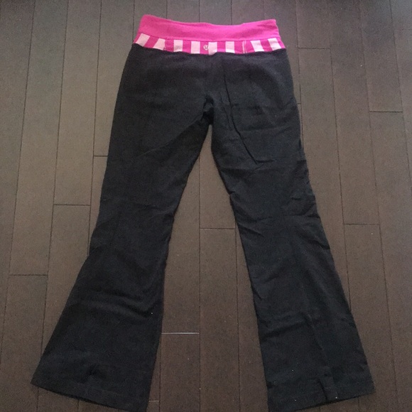Lululemon flared pant size 4 - Picture 4 of 4